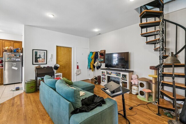 Photo - Well-maintained 2-bedroom, 1-bath bi-level apartment | Washington Square West