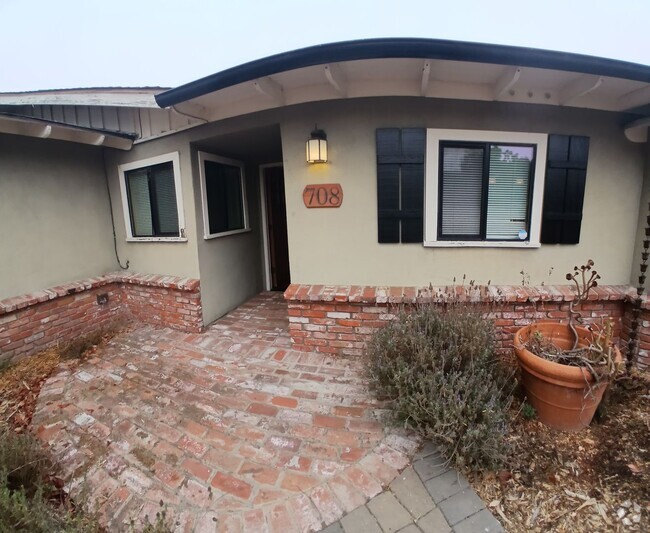 Building Photo - 3 bed 2 bath 2 car garage Los Osos Rental