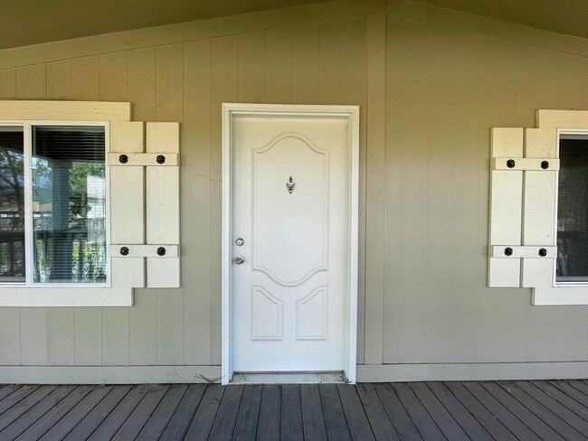 Building Photo - 3 Bedroom Mobile Home for rent!