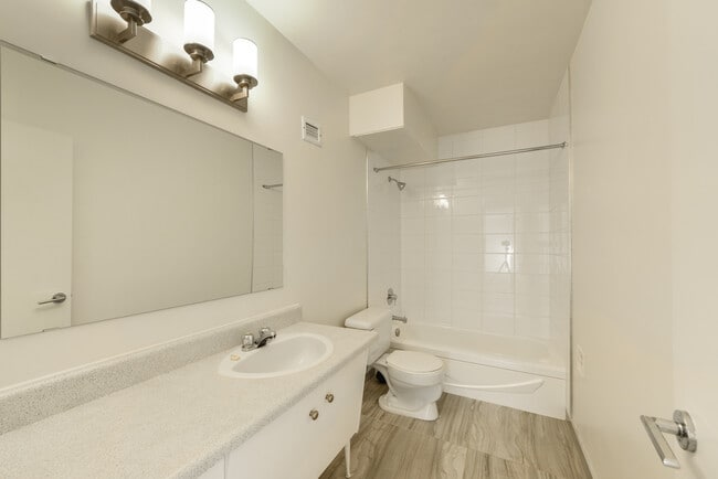 Photo - Imperial Tower