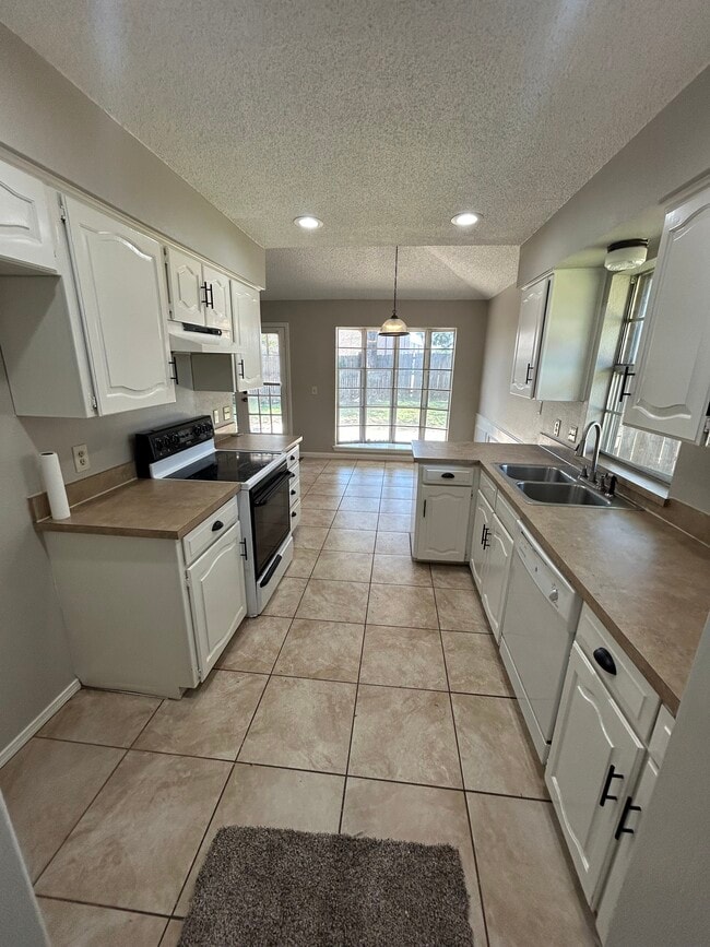 Photo - 1007 Almond Ct