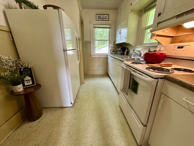 Photo - 2 bed, 1 bath home for rent in Waterloo