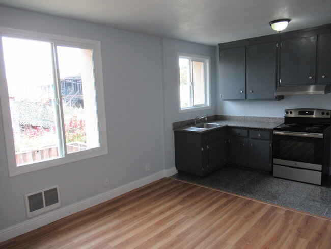 Building Photo - 715 Peralta St Unit 112 Rental