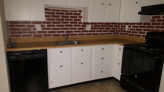 Photo - Spacious 3-Bedroom Townhome for Rent in Aberdeen – A Must See!