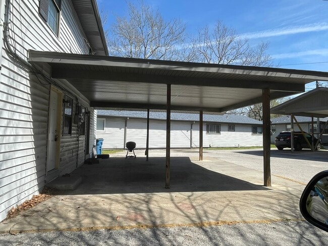 Photo - 531-B N Oak Grove Ave