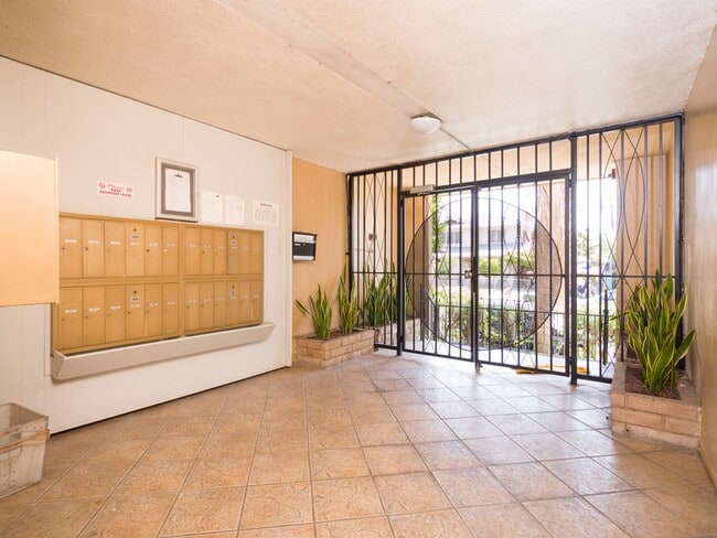 Photo - 817 S. St. Andrews Pl