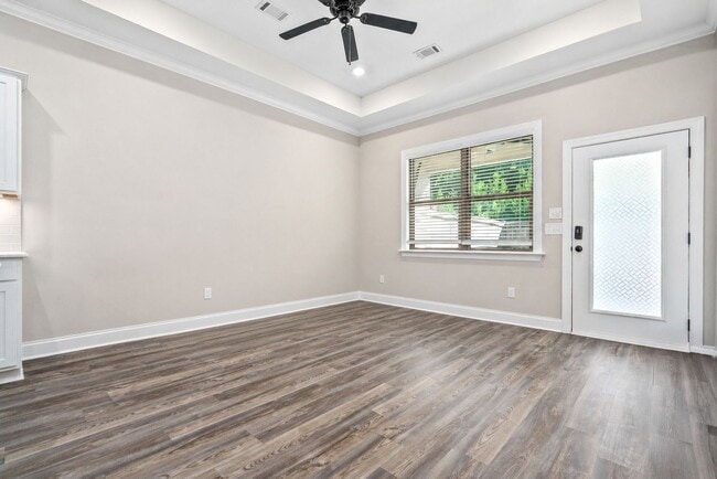 Photo - 520 Grey Oak Cir