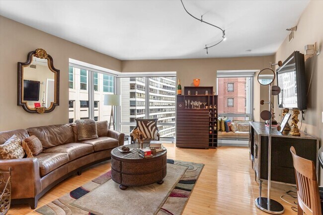 Photo - 57 E Delaware Pl Unit 1104