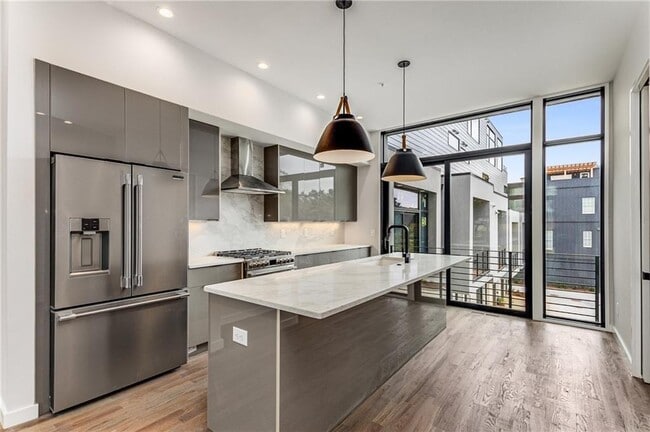 Photo - 105 Georgia Ave SE