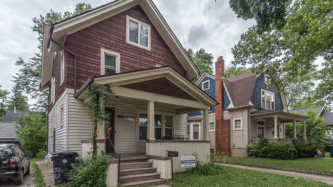 Photo - 821 Dewey Ave