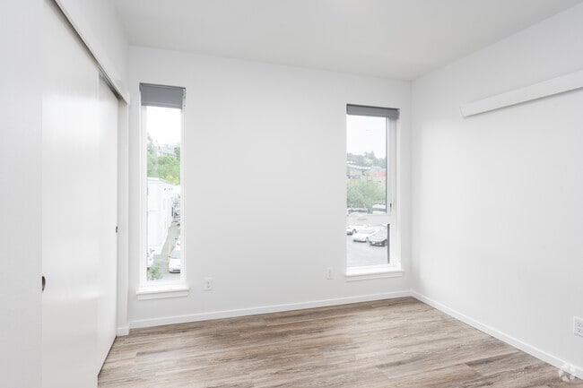 1BD, 1BA - 579-600SF