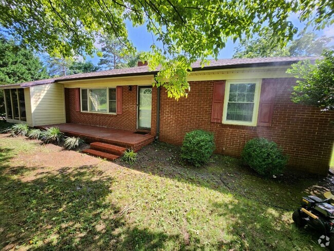 Building Photo - 2400 Sunset Rd Rental