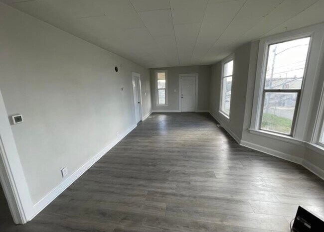 Photo - 1528 W Maxwell Ave