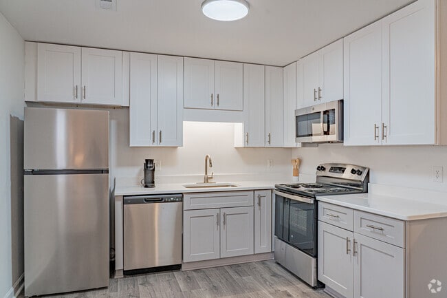 2BR, 1BA - 750SF - Kitchen