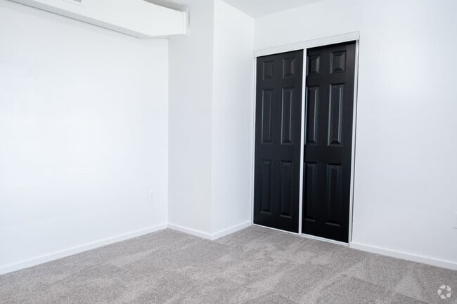 Building Photo - Looking for a 3-Bedroom townhome in Midlan...