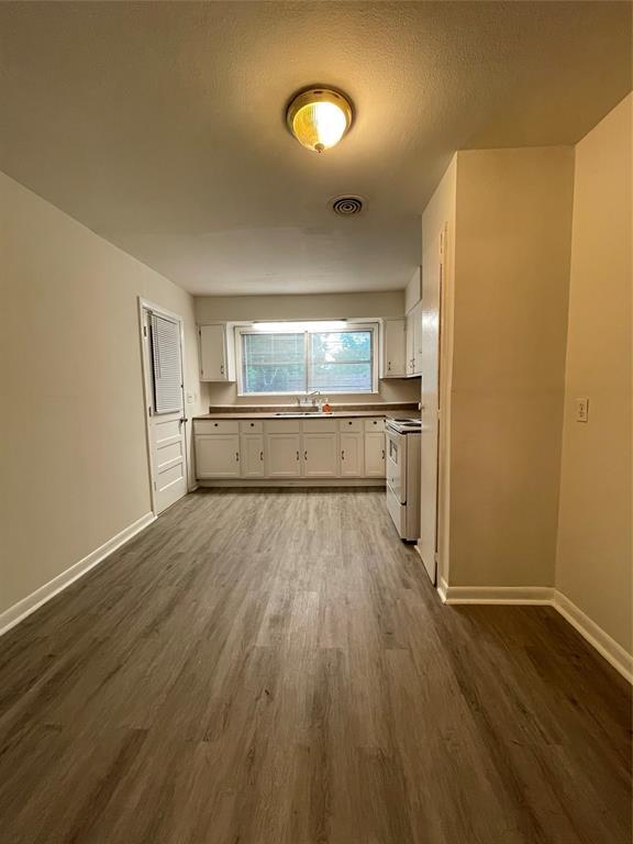 Photo - 810 W 9th St