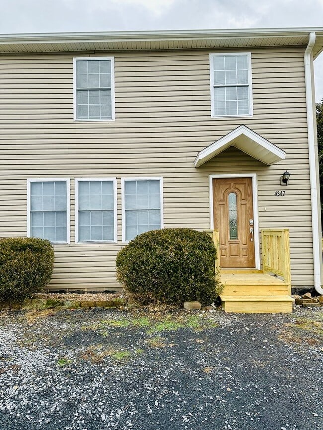 Building Photo - Duplex for Rent in TA school District Rental