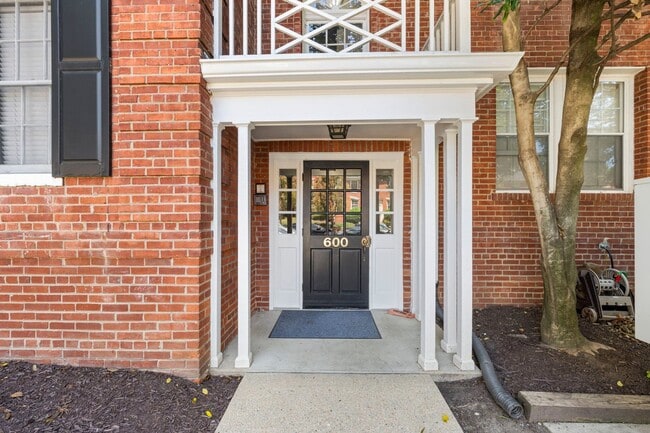Photo - Stylish Updated Condo Minutes from Old Town Alexandria