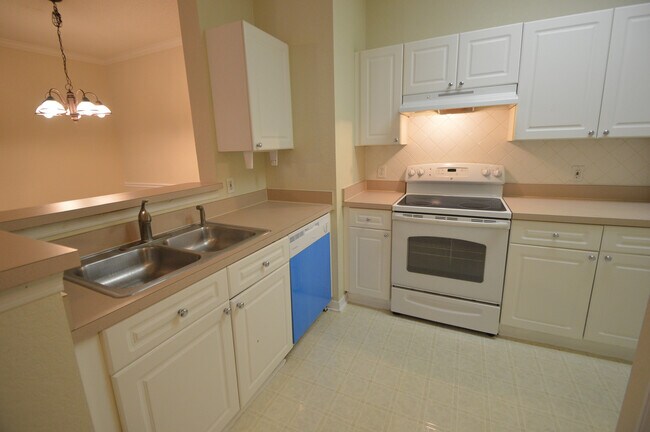 Photo - TAMPA: 2 bed/ 2bath condo on 2nd floor in ... Unit 426