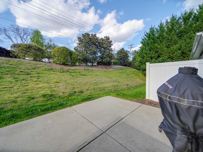 Photo - 5657 Tipperlinn Way