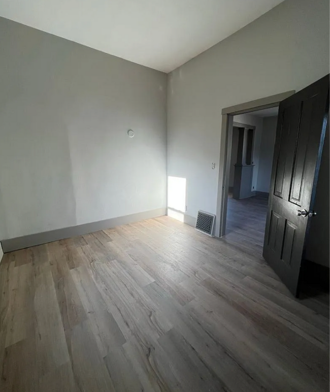 Photo - 1025-1027 Redfield Unidad 1025