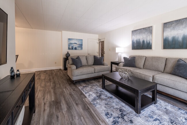 2BR, 2BA - 1,040SF - Living Room