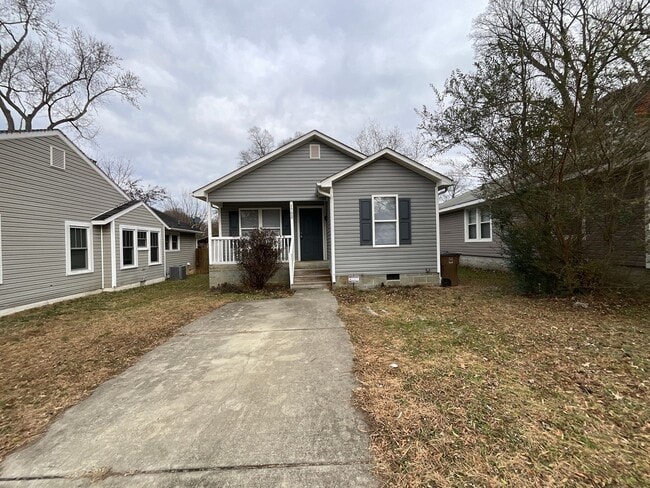 Building Photo - Now Available! Cute 4 Bed, 2 Bath Bungalow in Glenwood! Great Central GSO location