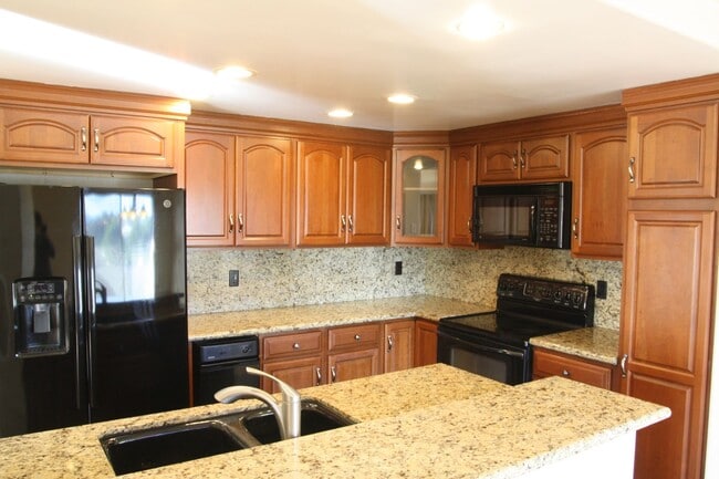 Photo - 7780 Parkway Dr
