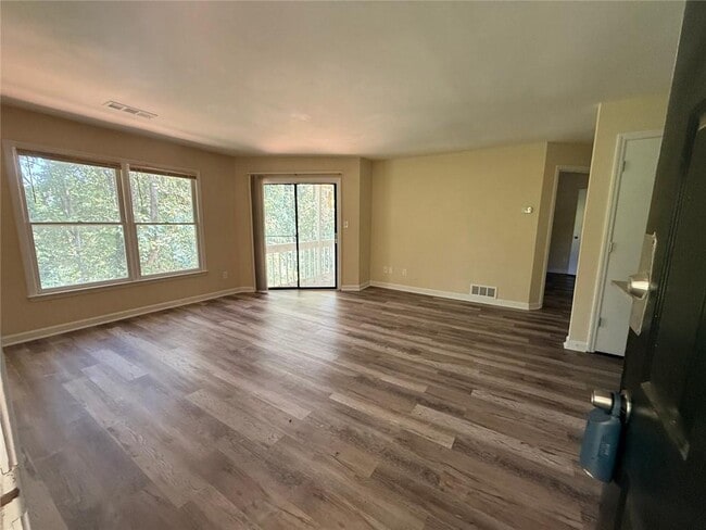 Building Photo - 1580 Oakpoint Dr SW Unit H
