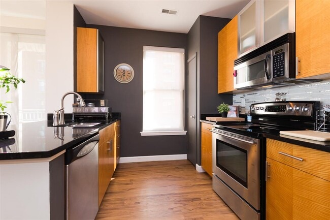 Photo - 26 Ave at Port Imperial Unidad 135