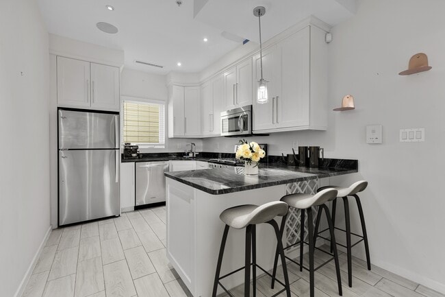 Photo - 756 Park Rd NW