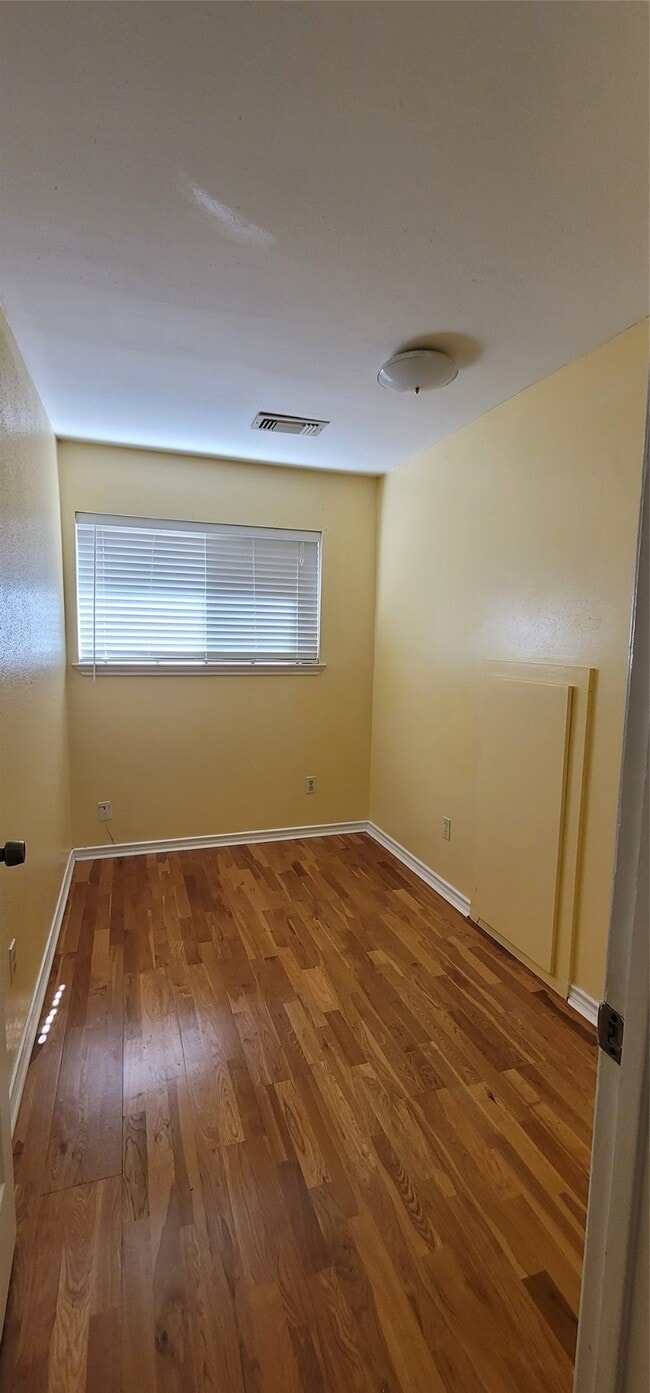 Photo - 20111 Beechview Ln