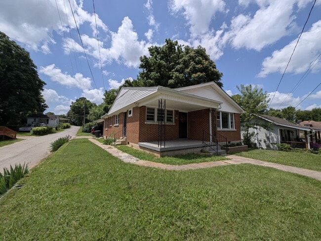 Photo - 318 E 11th St