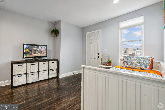 Building Photo - 407 N Lakewood Ave Rental