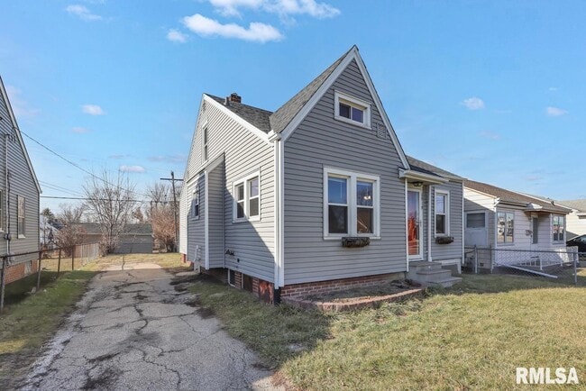 Photo - 2919 N University St