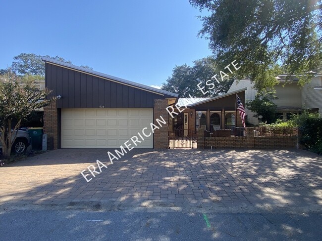 Photo - 925 Holbrook Cir