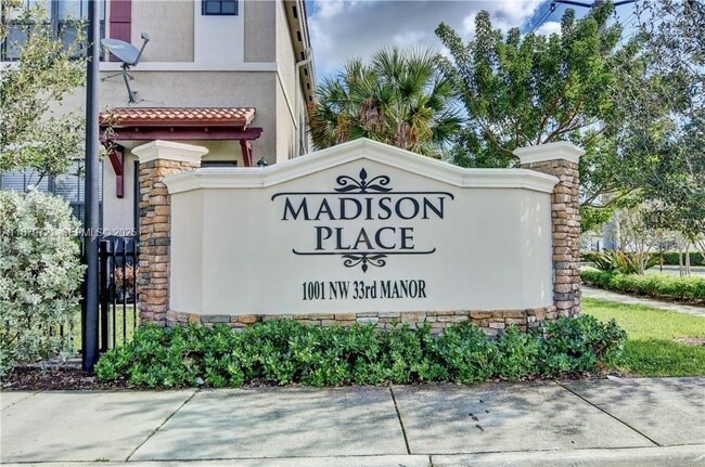 Photo - 1071 NW 33rd Ct