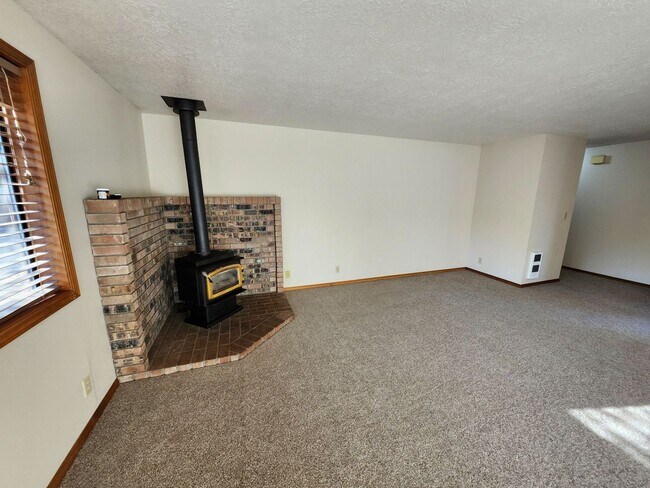 Photo - 3 Bed/2 Bath Single Level Home near Parks ...