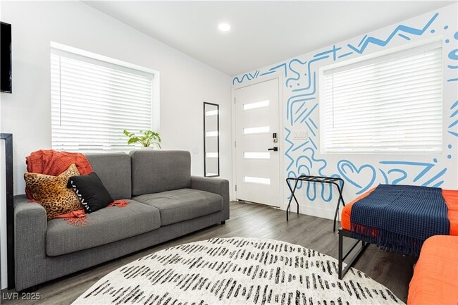 Photo - 522 E St Louis Ave