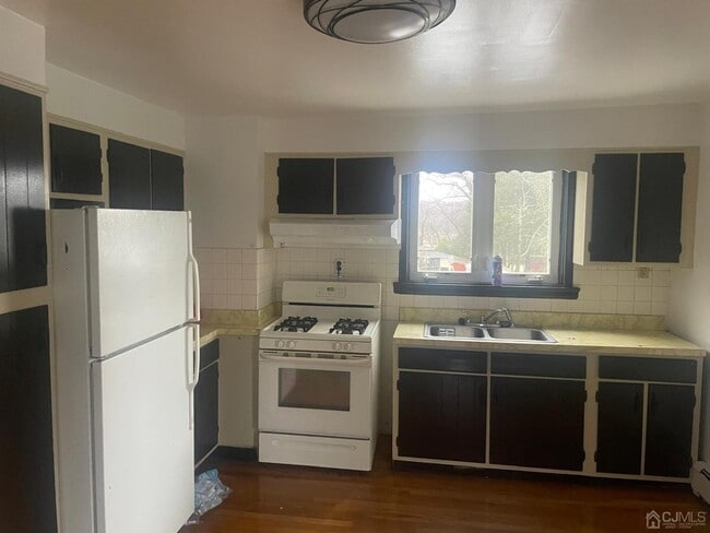 Photo - 150 Buckelew Ave Unit B