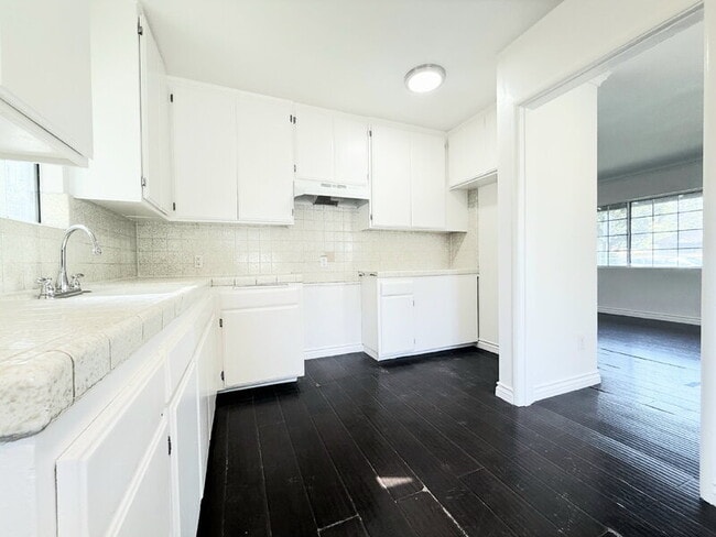Photo - 4810 Cahuenga Blvd