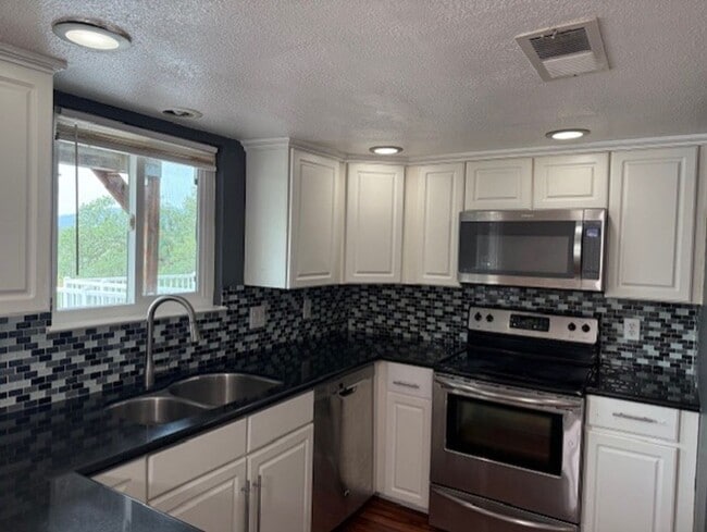 Building Photo - 410 Buckeye Terrace Unit 02