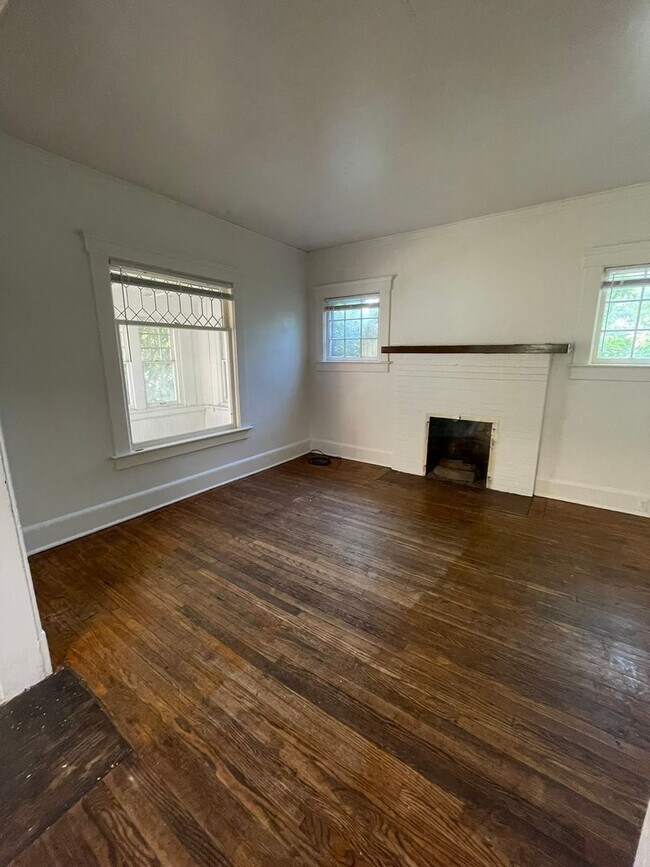 Photo - Spacious Home Near U-M | Large Bedrooms, Porches & In-Unit Laundry