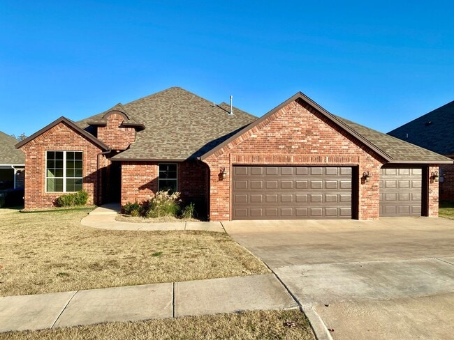 Building Photo - Gorgeous 4 Bed 3 Bath in Norman
