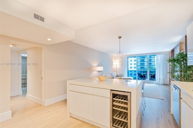 Photo - 2301 Collins Ave Unit 719