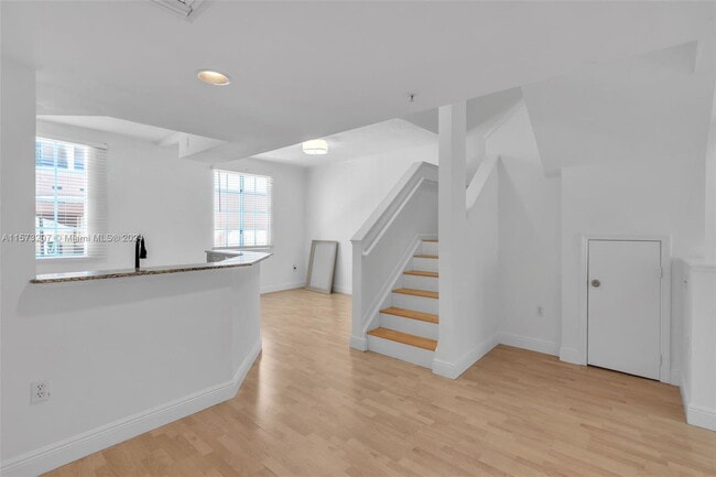 Photo - 2921 NE 185th St