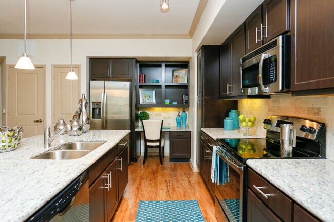 Valencia Place Apartments - Valencia Place Apartments