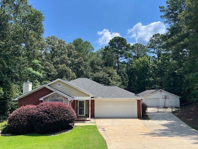 Building Photo - Harris County-Near I-185, 3 Bedrooms and 2... Rental