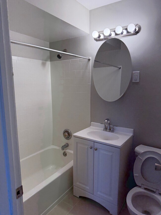 Photo - Colonial Gardens Unit 5500-17