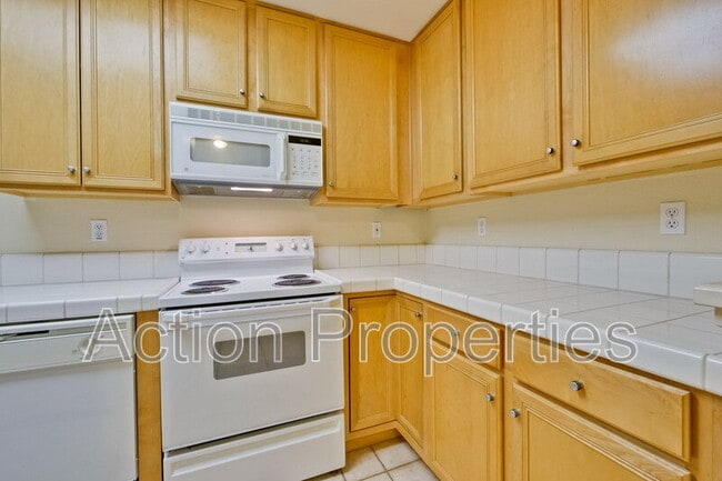 Photo - 2160 Santa Cruz Ave Unit #10